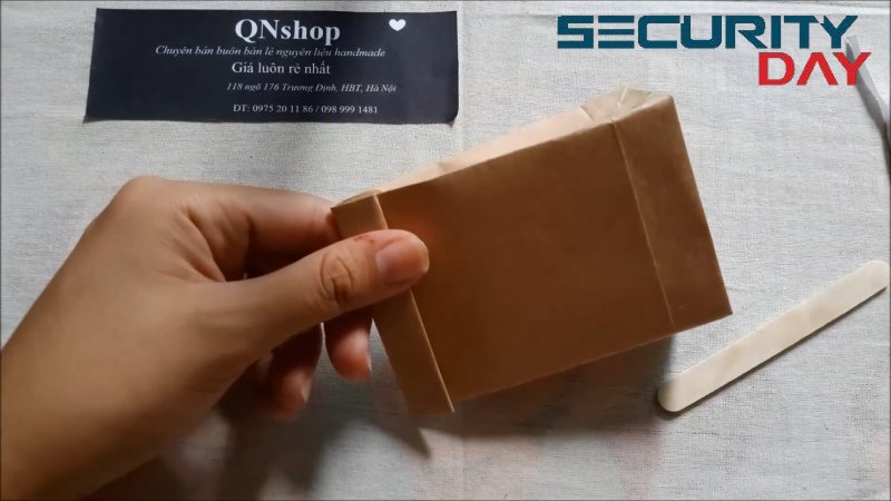 cách gấp túi giấy đựng quà bước 12