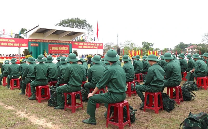Các đối tượng nào được miễn hoặc hoãn nghĩa vụ quân sự?