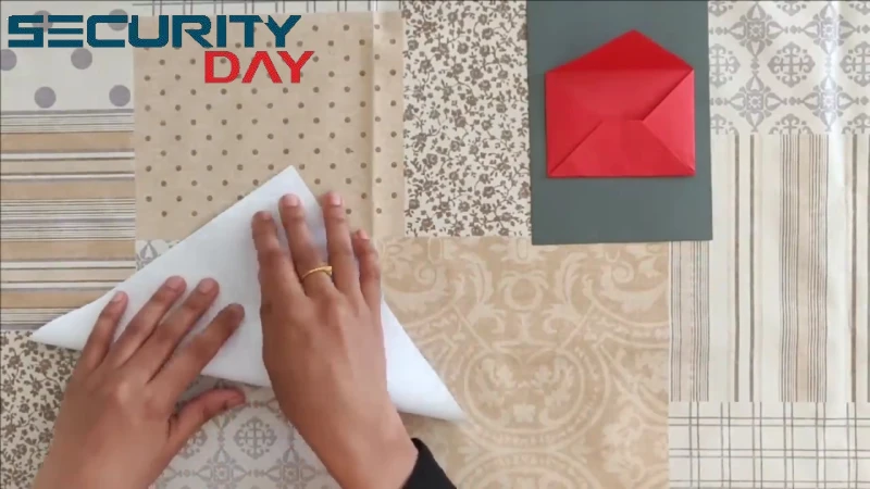 gấp phong bì giấy không cần keo bước 2
