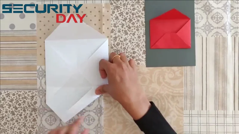 gấp phong bì giấy không cần keo bước 6