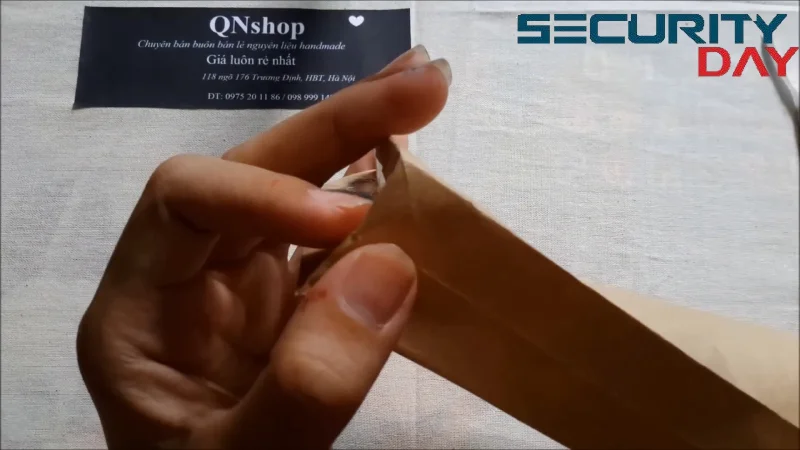cách gấp túi giấy đựng quà bước 10